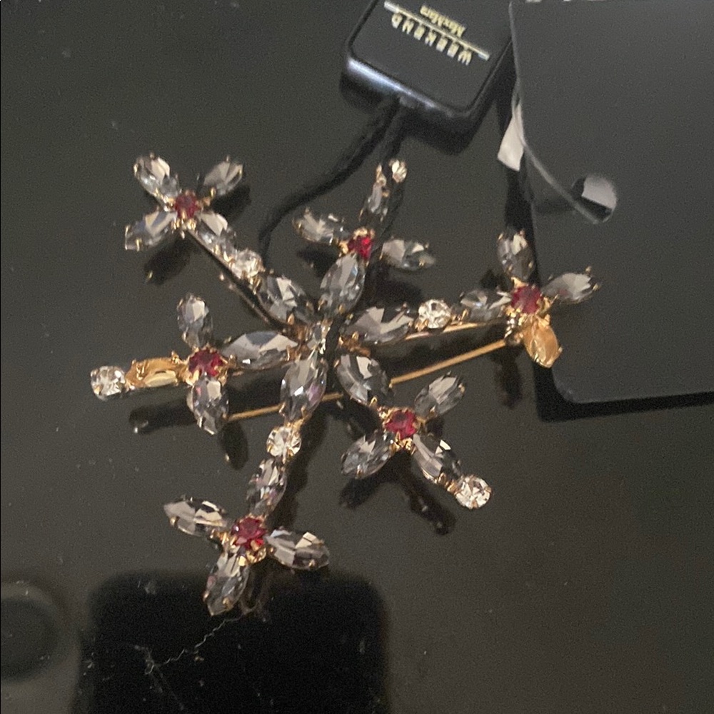 NWT MaxMara Weekend Gold and black and Red Crystal Brooch